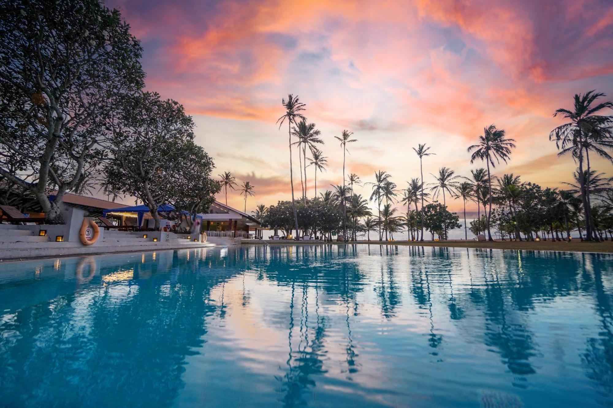 Pegasus Reef - A Beach Resort In Colombo Ваттала Экстерьер фото