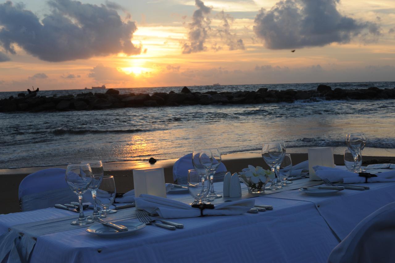 Pegasus Reef - A Beach Resort In Colombo Ваттала Экстерьер фото